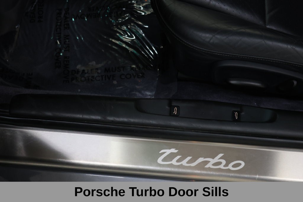 Porsche 911 Vehicle Full-screen Gallery Image 23