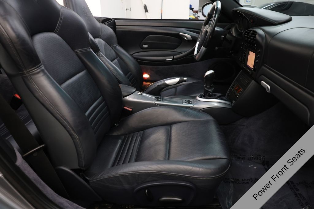 Porsche 911 Vehicle Full-screen Gallery Image 24