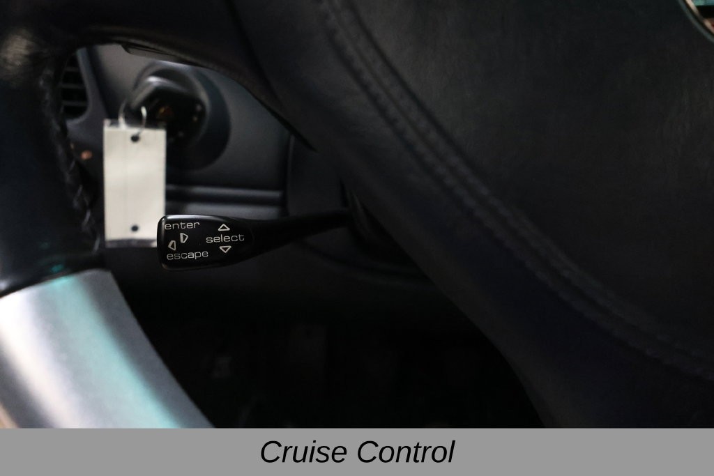 Porsche 911 Vehicle Full-screen Gallery Image 29
