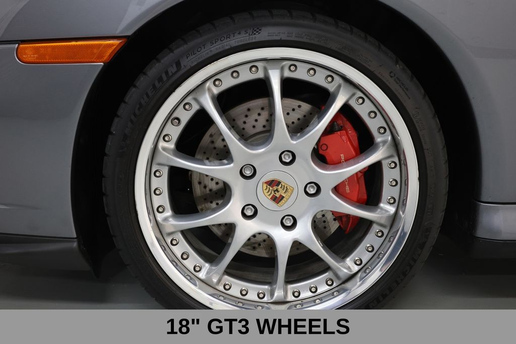 Porsche 911 Vehicle Full-screen Gallery Image 30