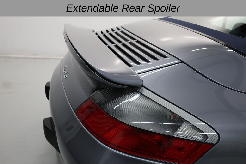 Porsche 911 Vehicle Full-screen Gallery Image 32