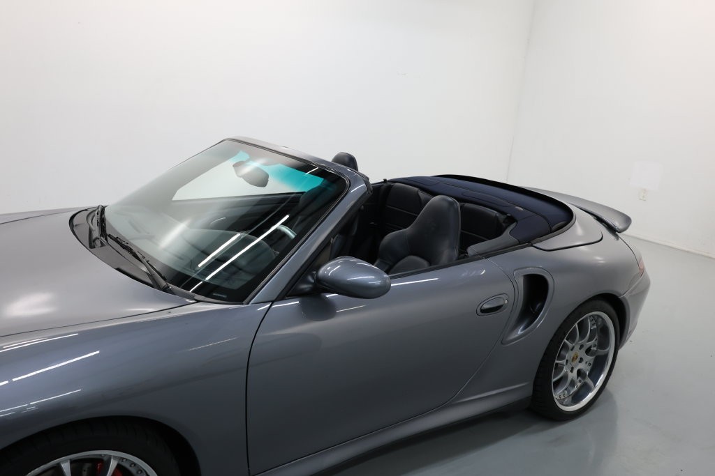 Porsche 911 Vehicle Full-screen Gallery Image 42