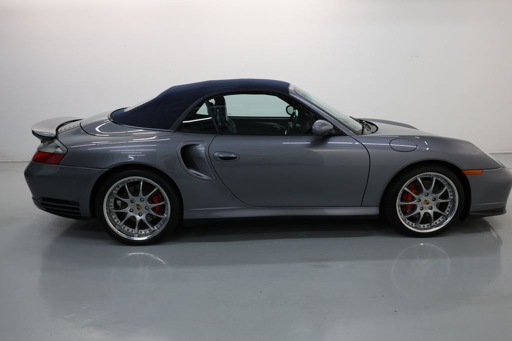 Porsche 911 Vehicle Full-screen Gallery Image 44