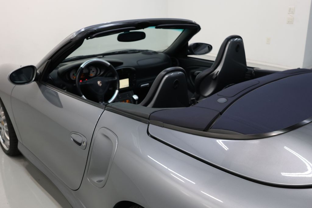 Porsche 911 Vehicle Full-screen Gallery Image 49
