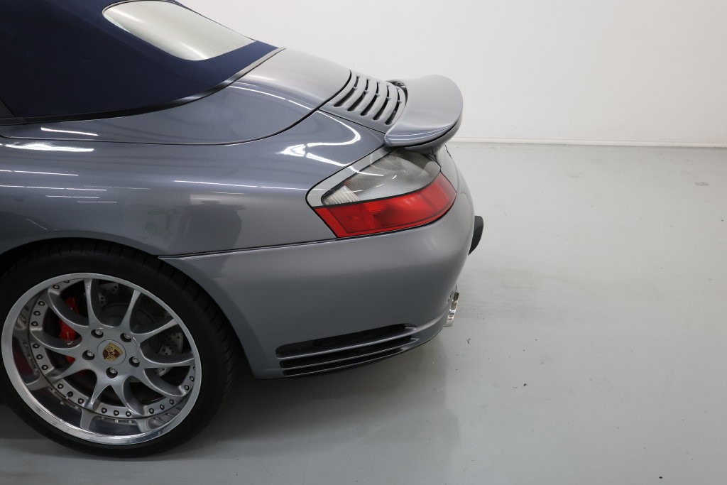 Porsche 911 Vehicle Full-screen Gallery Image 61