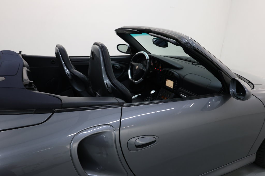 Porsche 911 Vehicle Full-screen Gallery Image 65