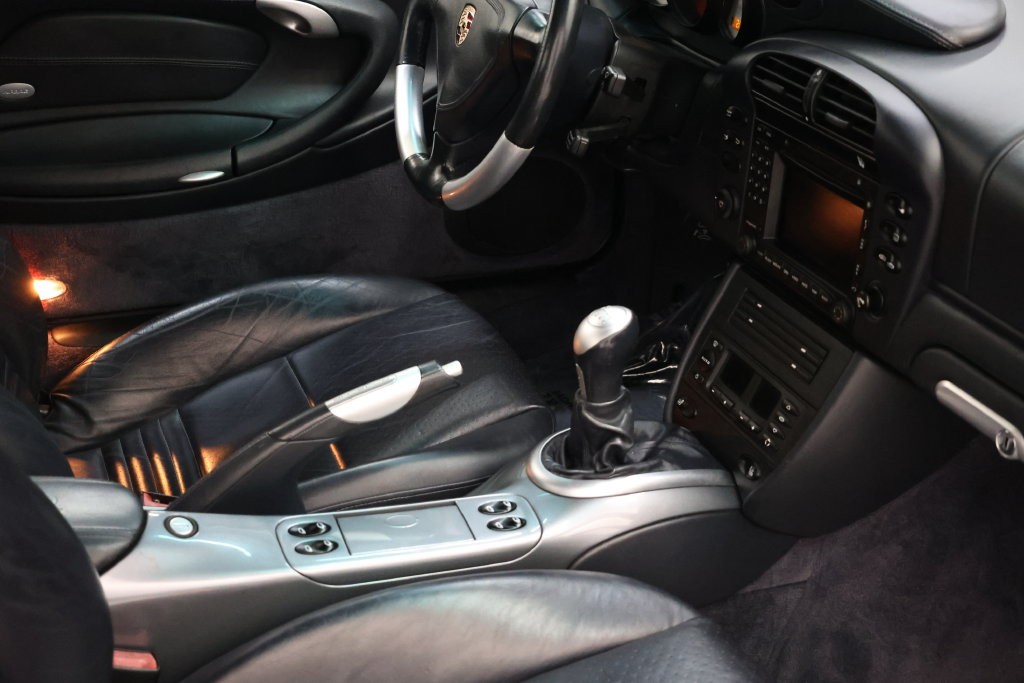 Porsche 911 Vehicle Full-screen Gallery Image 76