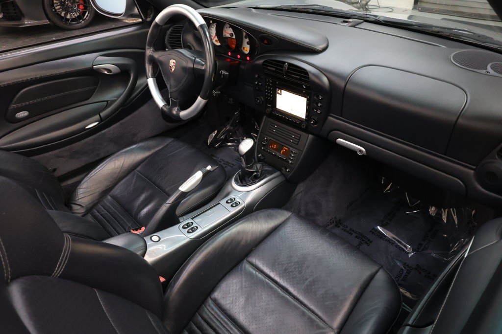 Porsche 911 Vehicle Full-screen Gallery Image 86
