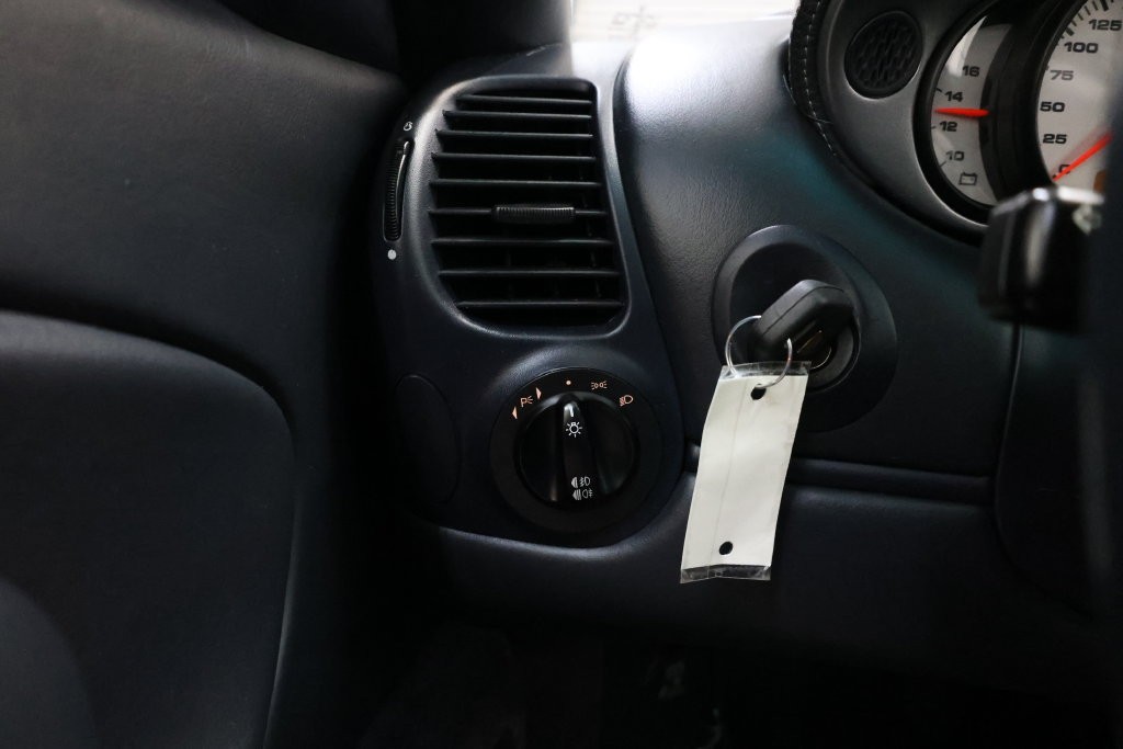 Porsche 911 Vehicle Full-screen Gallery Image 94