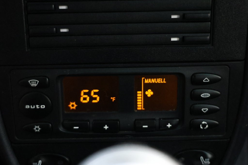 Porsche 911 Vehicle Full-screen Gallery Image 98
