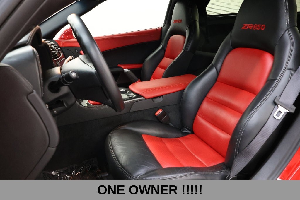 Chevrolet Corvette Vehicle Full-screen Gallery Image 11