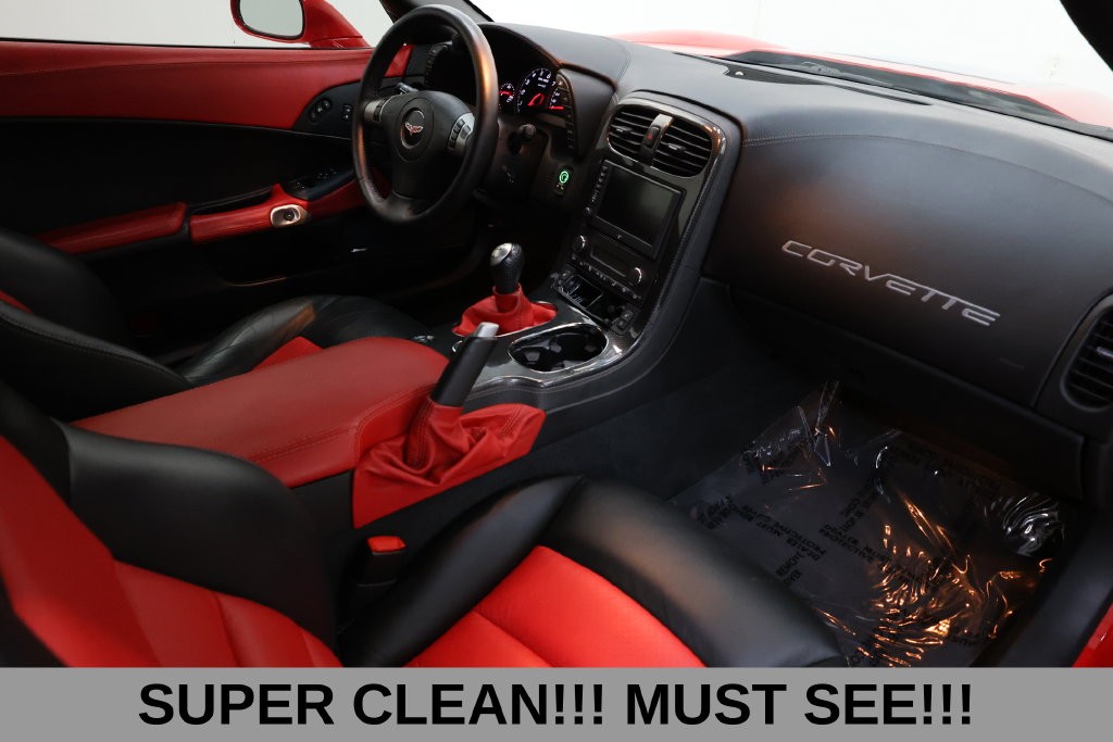 Chevrolet Corvette Vehicle Full-screen Gallery Image 23
