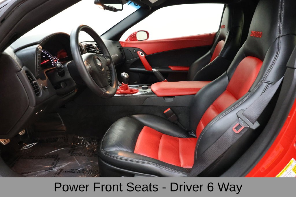 Chevrolet Corvette Vehicle Full-screen Gallery Image 29