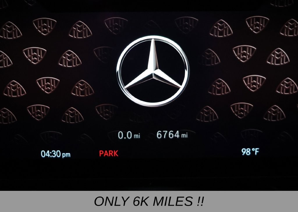 Mercedes-Benz S-Class Vehicle Full-screen Gallery Image 06