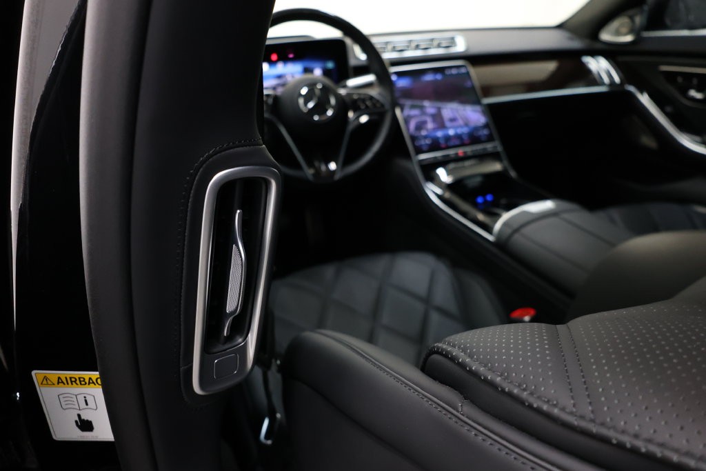 Mercedes-Benz S-Class Vehicle Full-screen Gallery Image 100