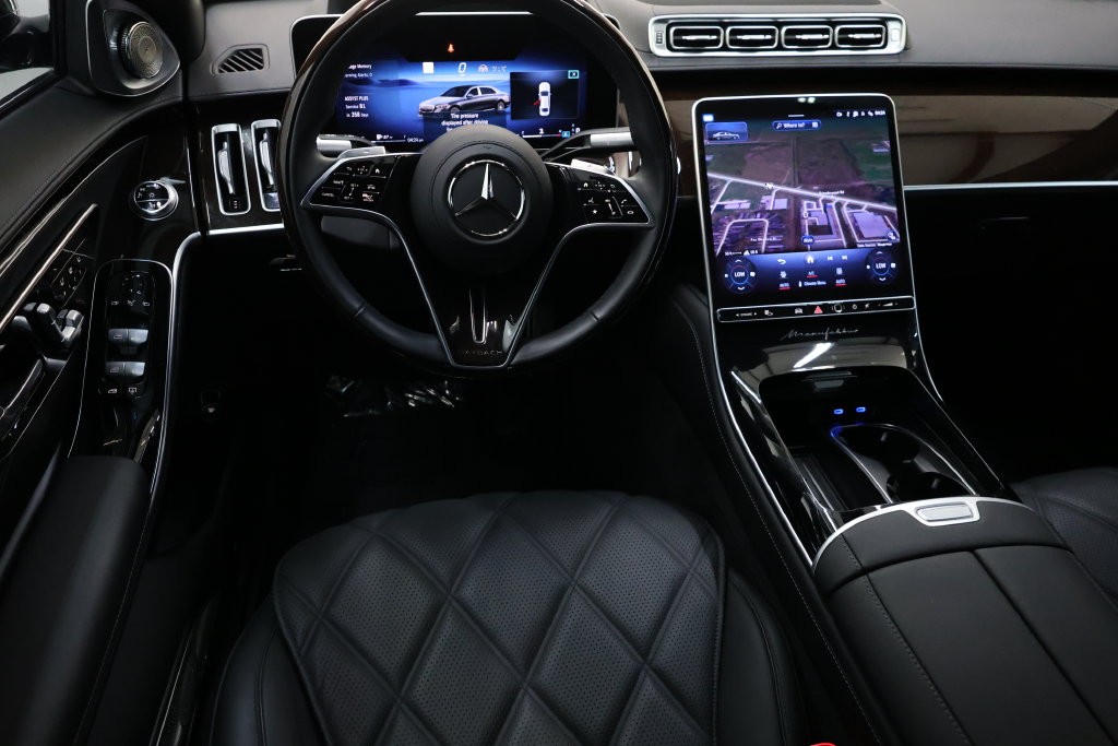 Mercedes-Benz S-Class Vehicle Full-screen Gallery Image 101