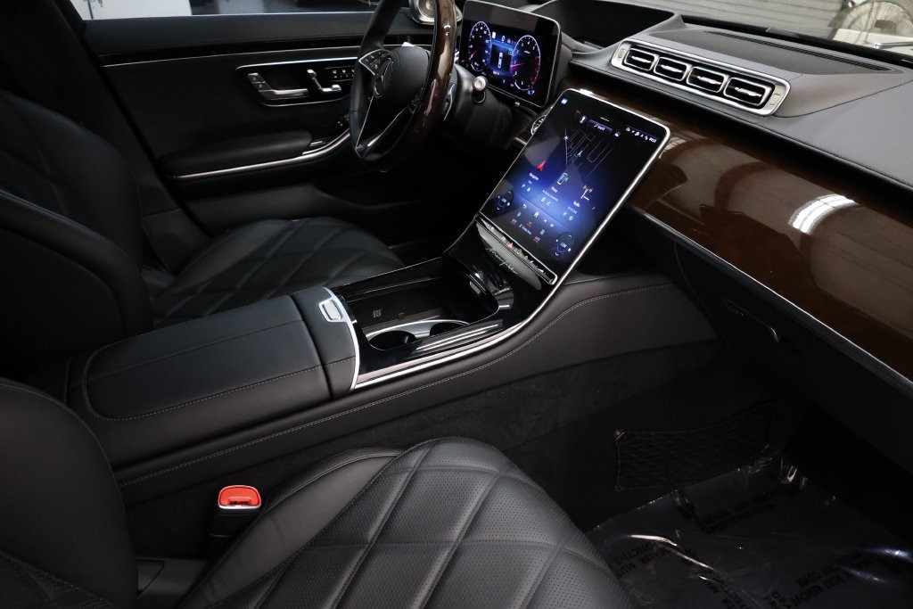 Mercedes-Benz S-Class Vehicle Full-screen Gallery Image 103