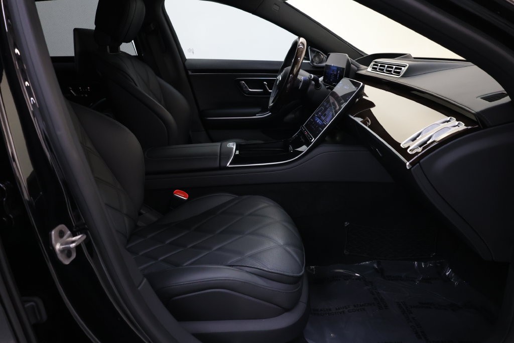 Mercedes-Benz S-Class Vehicle Full-screen Gallery Image 105