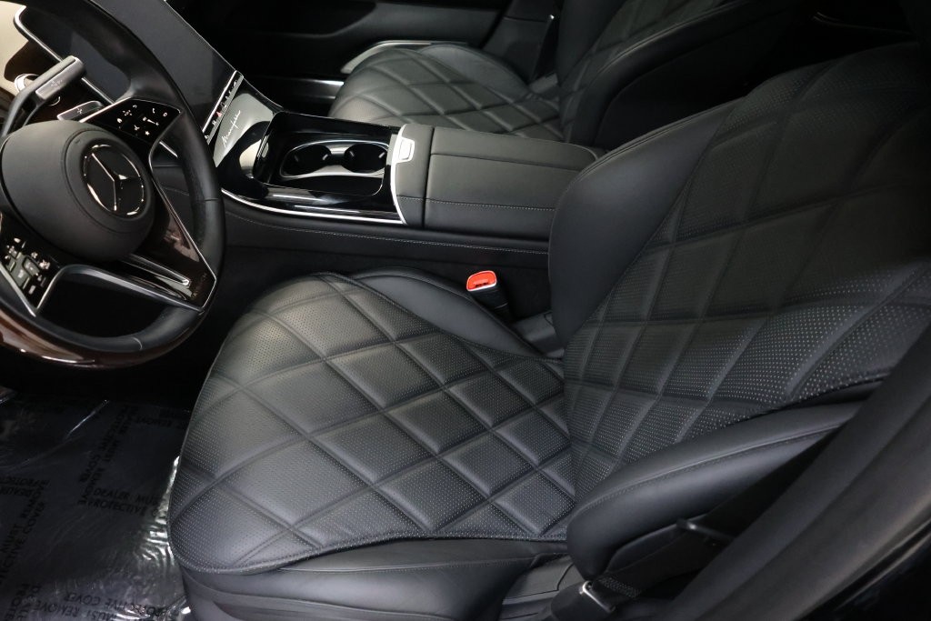 Mercedes-Benz S-Class Vehicle Full-screen Gallery Image 106