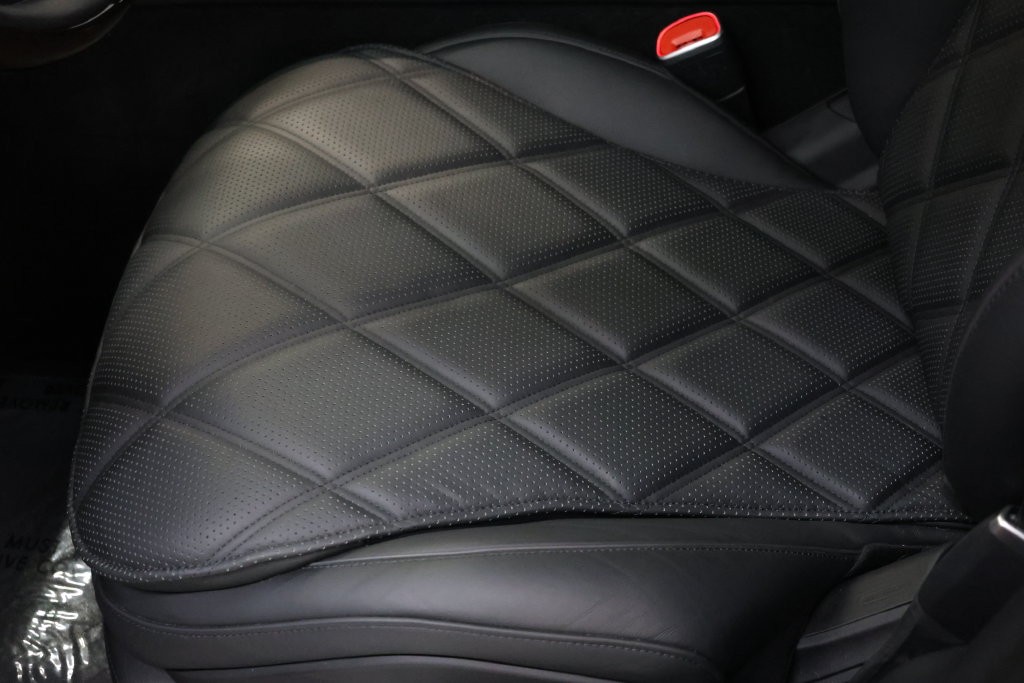 Mercedes-Benz S-Class Vehicle Full-screen Gallery Image 107