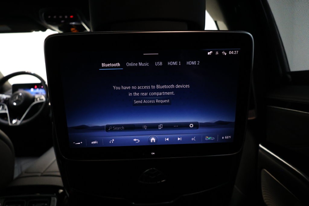 Mercedes-Benz S-Class Vehicle Full-screen Gallery Image 111