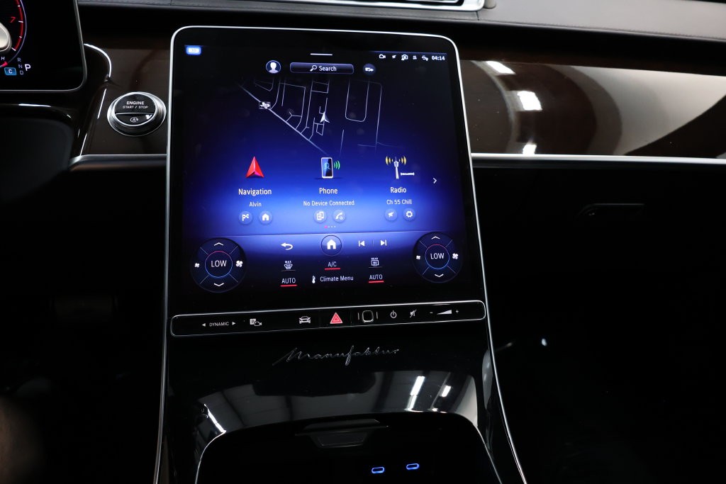 Mercedes-Benz S-Class Vehicle Full-screen Gallery Image 112