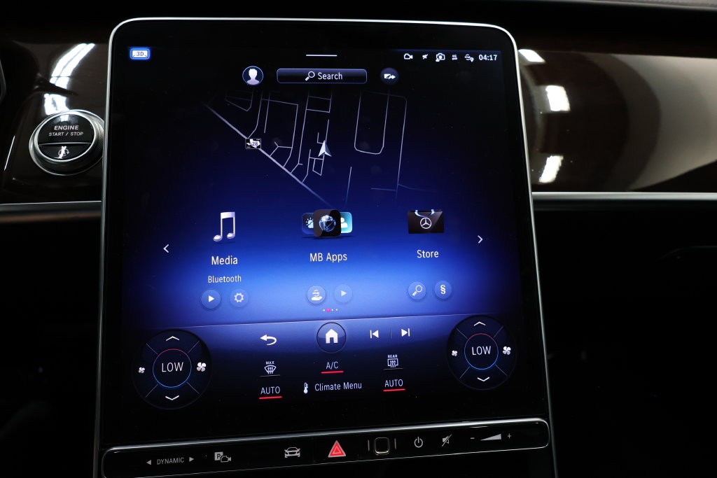 Mercedes-Benz S-Class Vehicle Full-screen Gallery Image 115