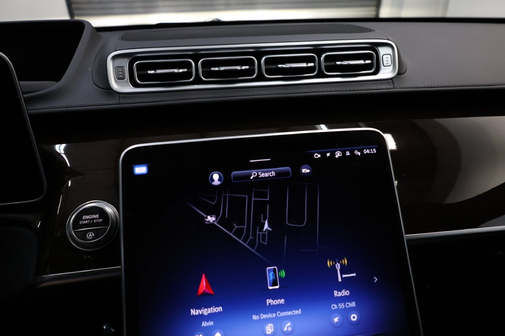 Mercedes-Benz S-Class Vehicle Full-screen Gallery Image 118