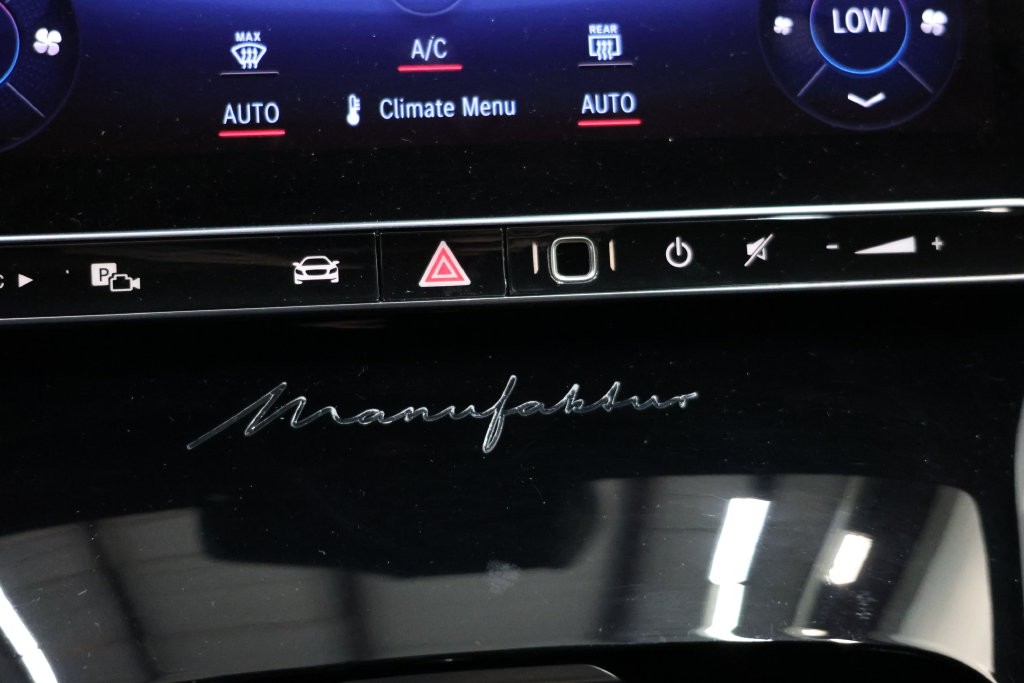 Mercedes-Benz S-Class Vehicle Full-screen Gallery Image 119