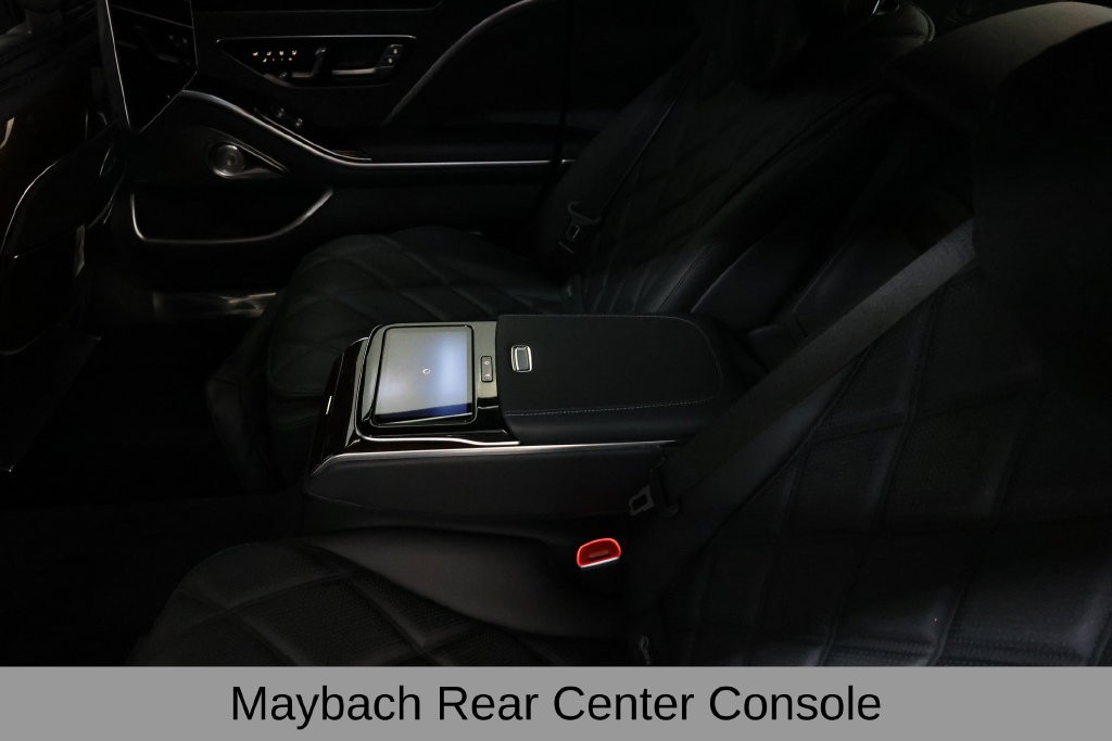 Mercedes-Benz S-Class Vehicle Full-screen Gallery Image 18