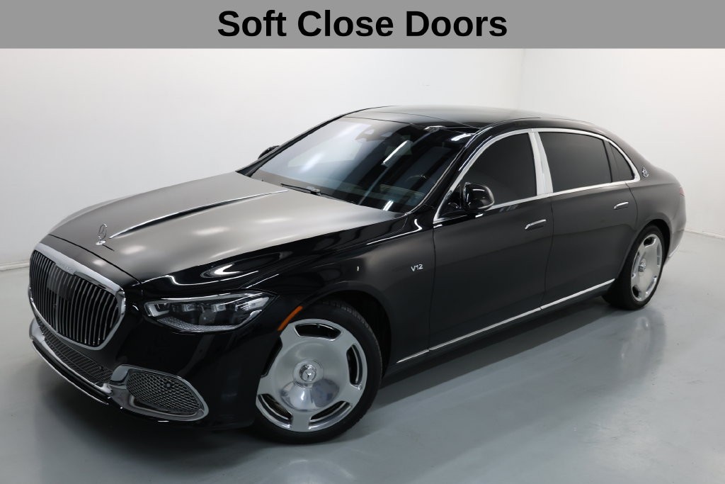 Mercedes-Benz S-Class Vehicle Full-screen Gallery Image 21