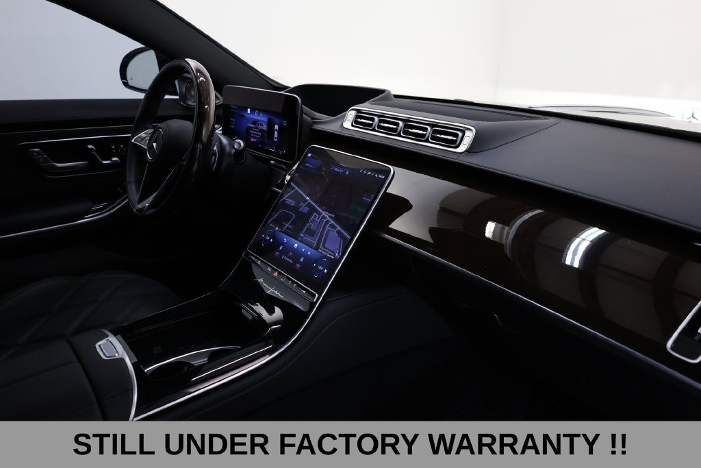 Mercedes-Benz S-Class Vehicle Full-screen Gallery Image 23