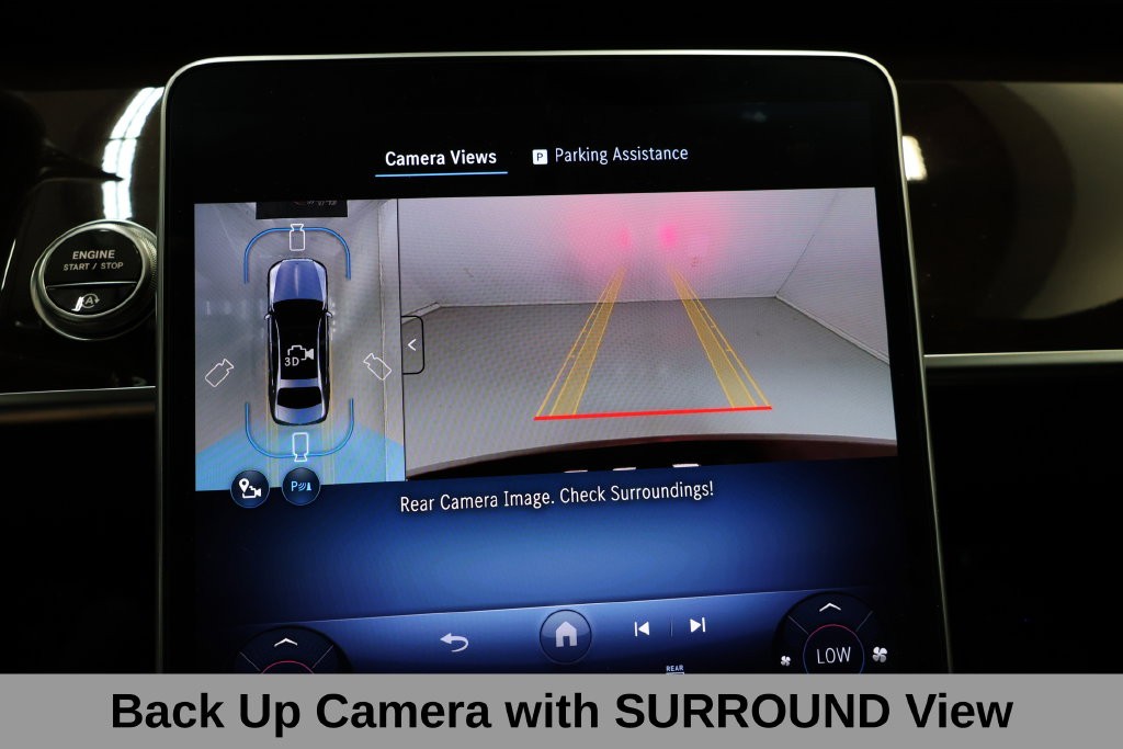Mercedes-Benz S-Class Vehicle Full-screen Gallery Image 25