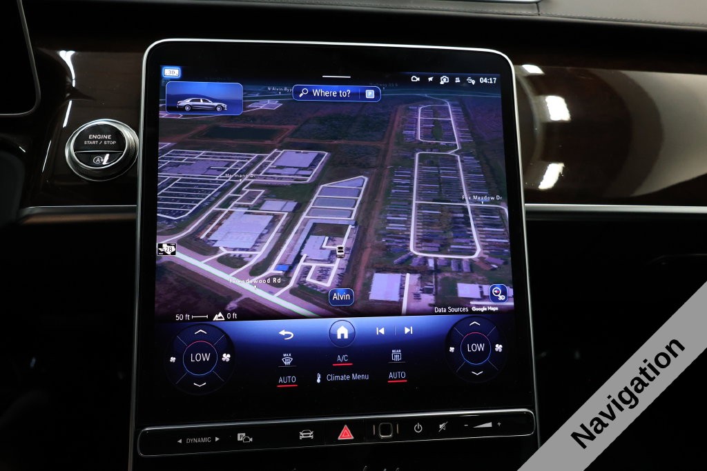 Mercedes-Benz S-Class Vehicle Full-screen Gallery Image 29