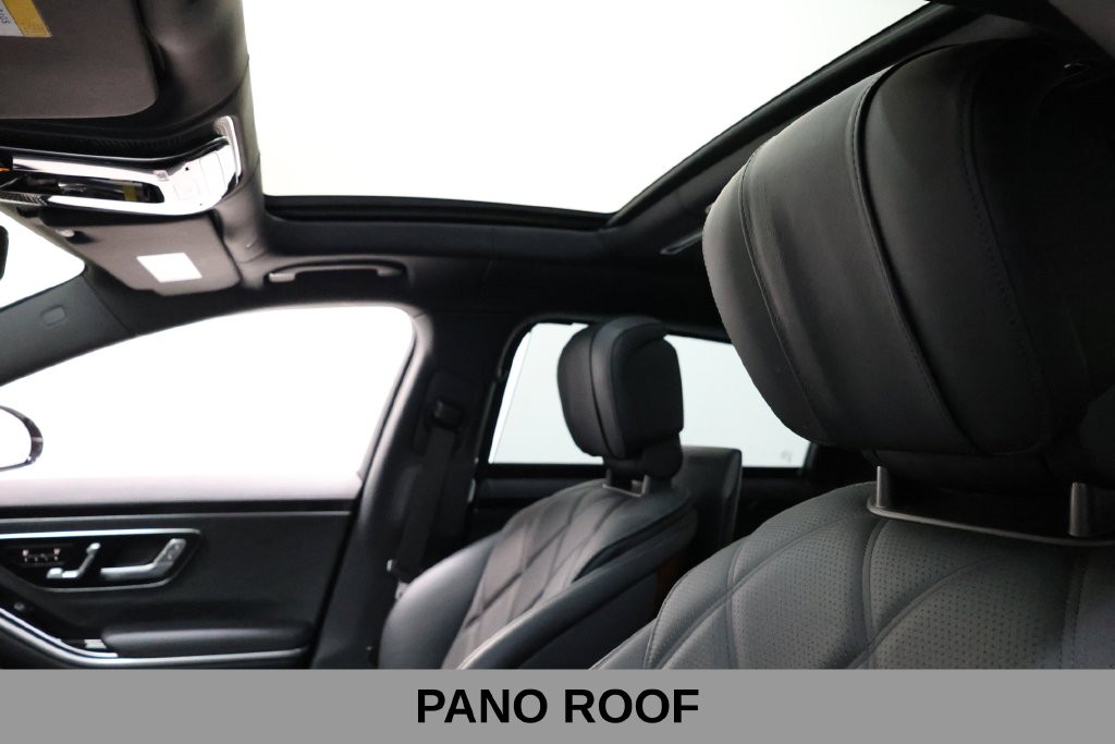 Mercedes-Benz S-Class Vehicle Full-screen Gallery Image 31