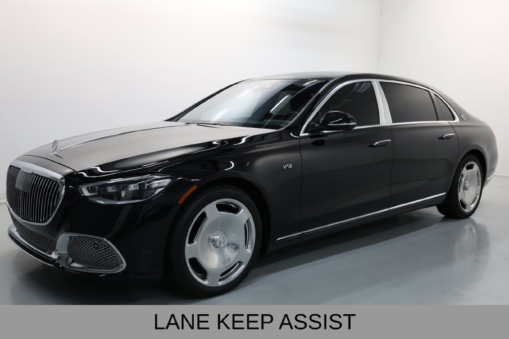 Mercedes-Benz S-Class Vehicle Full-screen Gallery Image 34