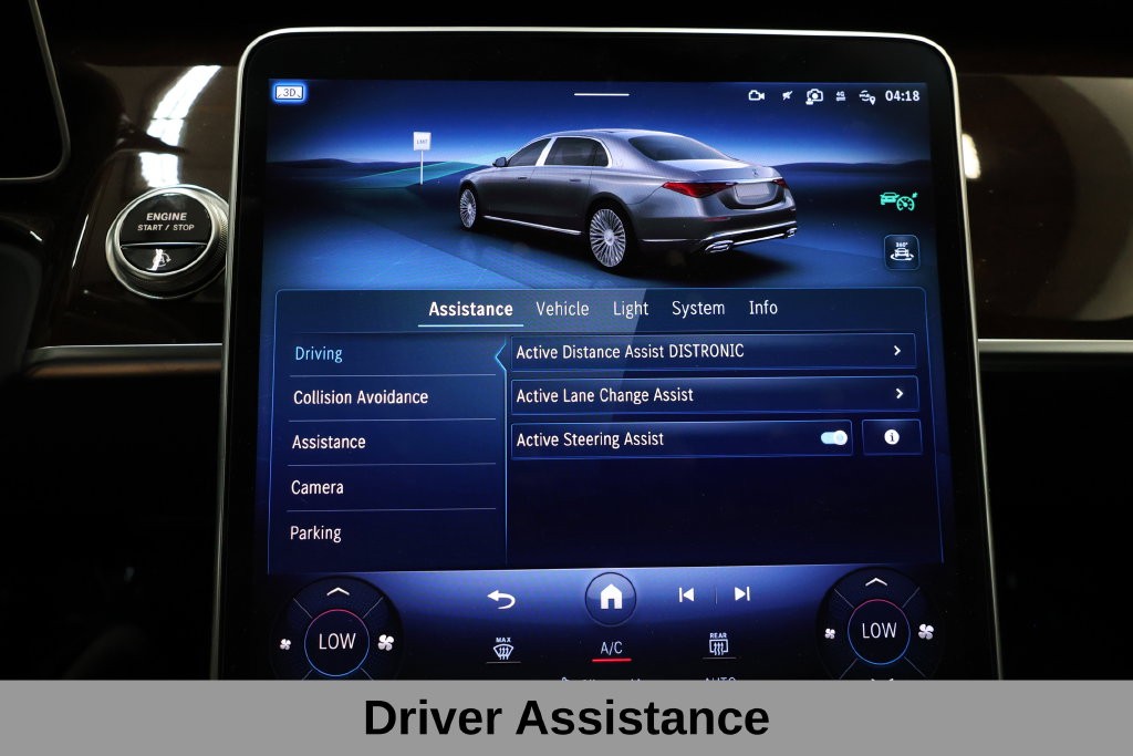 Mercedes-Benz S-Class Vehicle Full-screen Gallery Image 35