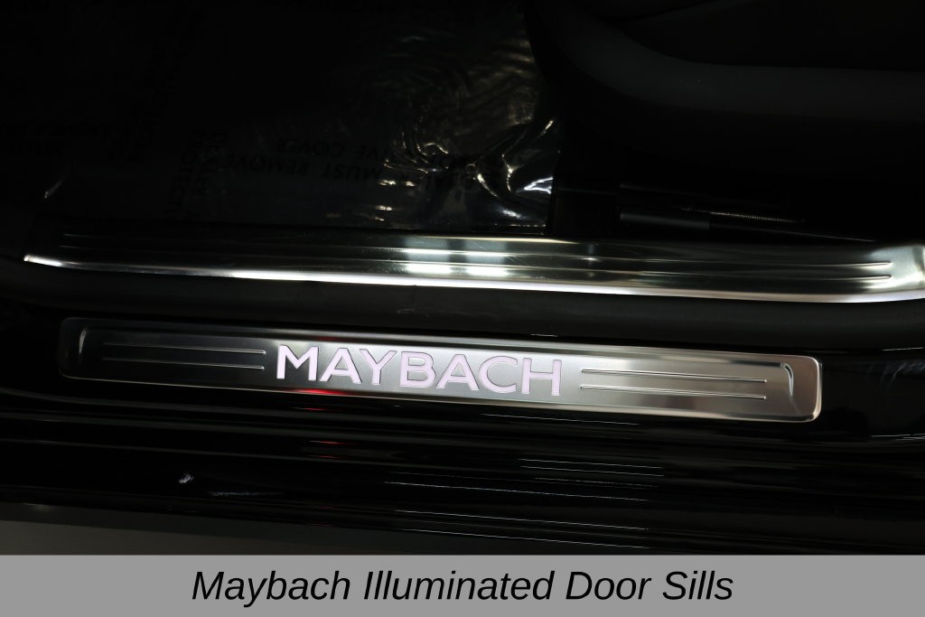 Mercedes-Benz S-Class Vehicle Full-screen Gallery Image 40