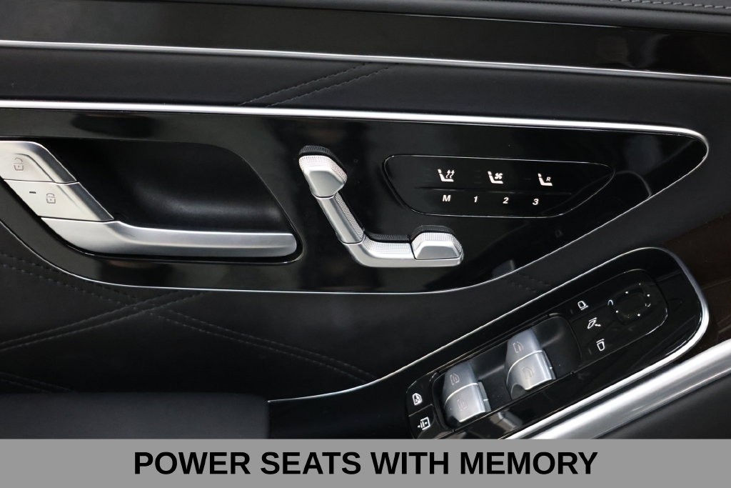 Mercedes-Benz S-Class Vehicle Full-screen Gallery Image 42