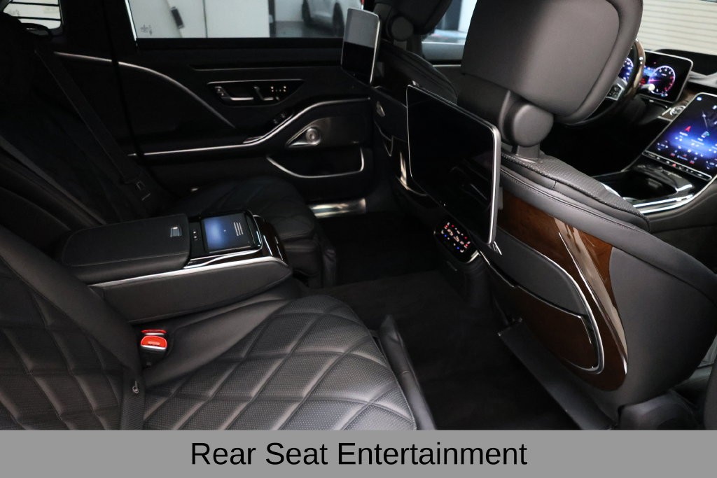Mercedes-Benz S-Class Vehicle Full-screen Gallery Image 51