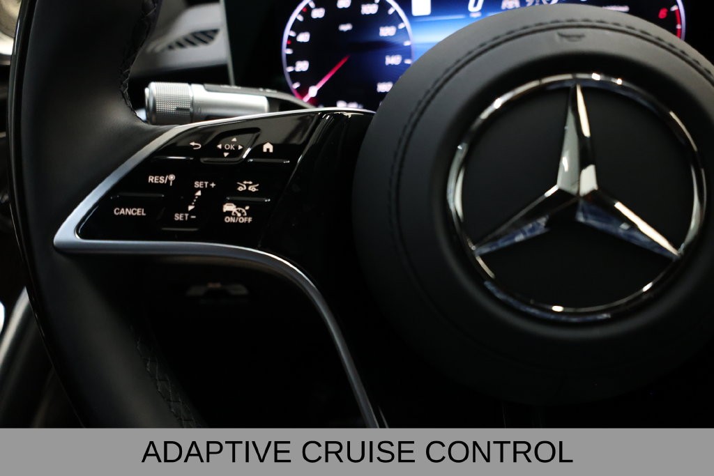 Mercedes-Benz S-Class Vehicle Full-screen Gallery Image 55