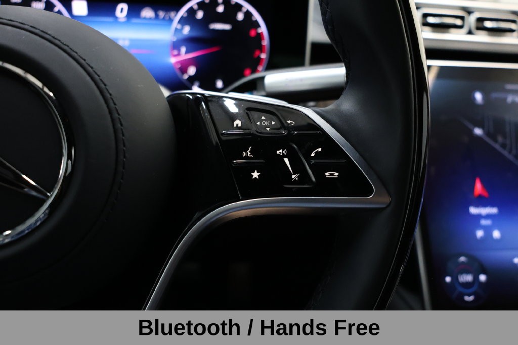 Mercedes-Benz S-Class Vehicle Full-screen Gallery Image 56