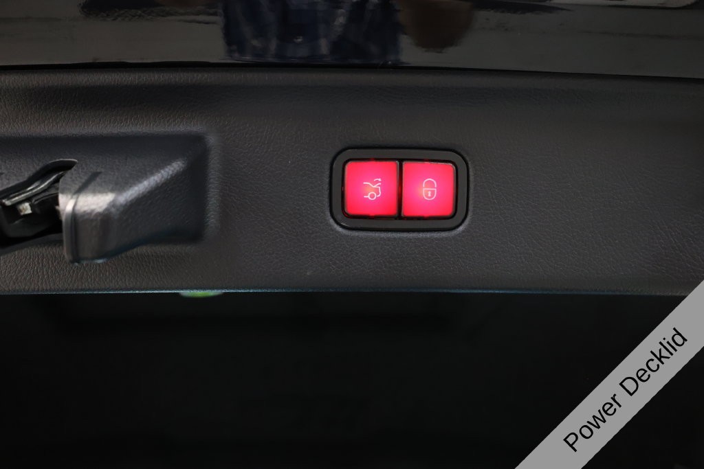 Mercedes-Benz S-Class Vehicle Full-screen Gallery Image 63
