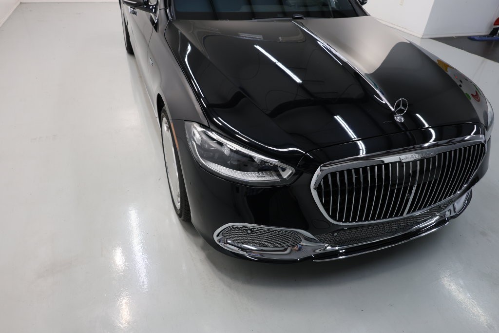 Mercedes-Benz S-Class Vehicle Full-screen Gallery Image 73