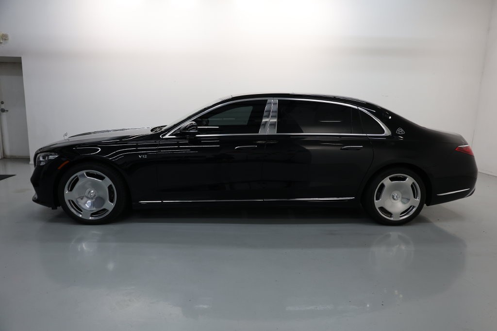 Mercedes-Benz S-Class Vehicle Full-screen Gallery Image 74