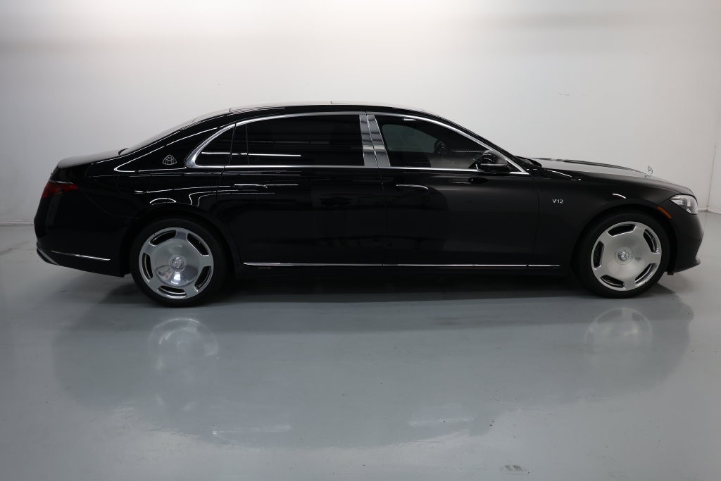 Mercedes-Benz S-Class Vehicle Full-screen Gallery Image 75