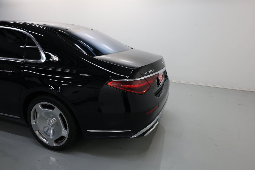 Mercedes-Benz S-Class Vehicle Full-screen Gallery Image 79