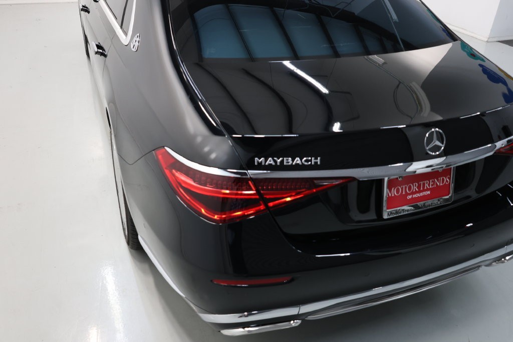 Mercedes-Benz S-Class Vehicle Full-screen Gallery Image 80