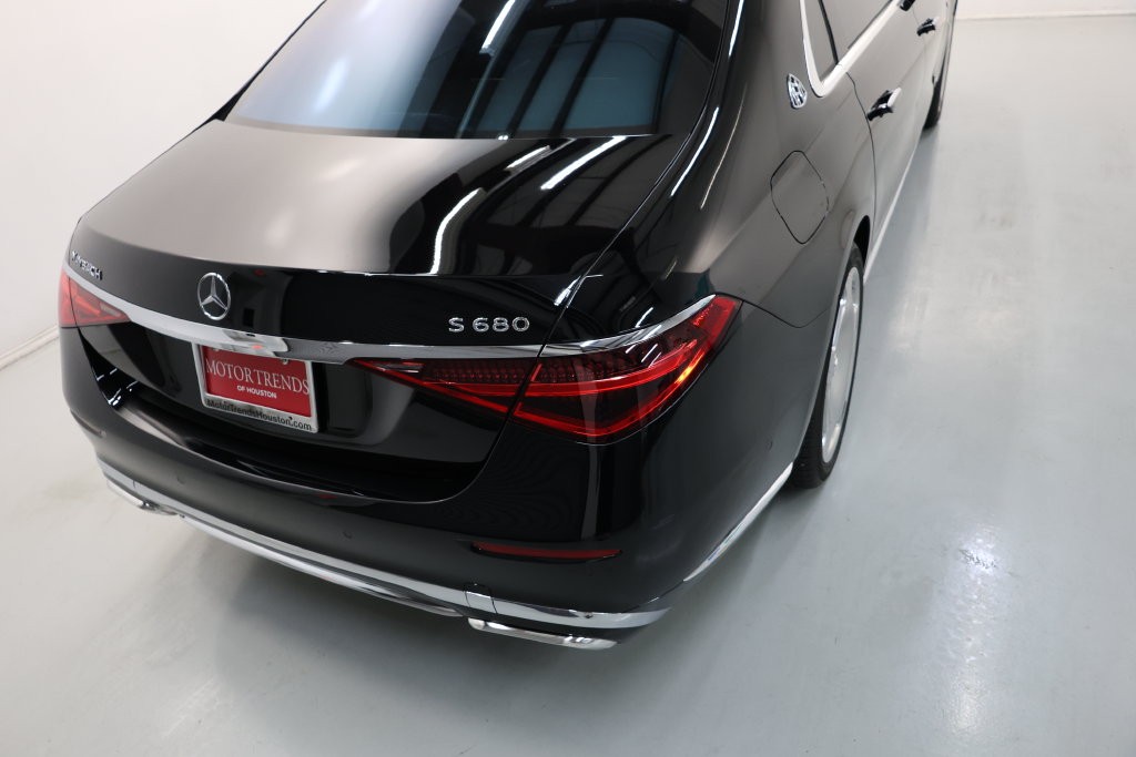 Mercedes-Benz S-Class Vehicle Full-screen Gallery Image 82