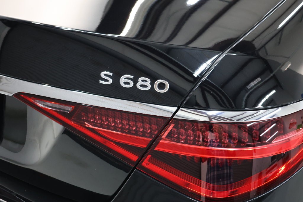 Mercedes-Benz S-Class Vehicle Full-screen Gallery Image 83